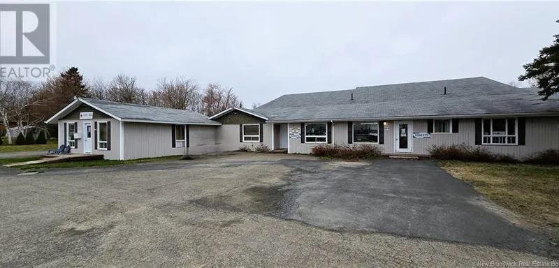 Mixed-use investment property in Rivière-à-la-Truite