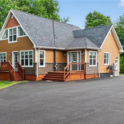 Renovated Duguayville home with 28x40 garage