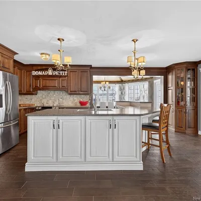 Country home near Tracadie with two double garages