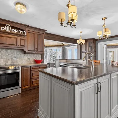 Country home near Tracadie with two double garages