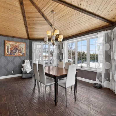 Country home near Tracadie with two double garages