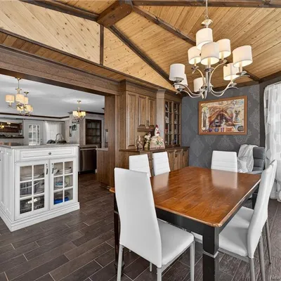 Country home near Tracadie with two double garages
