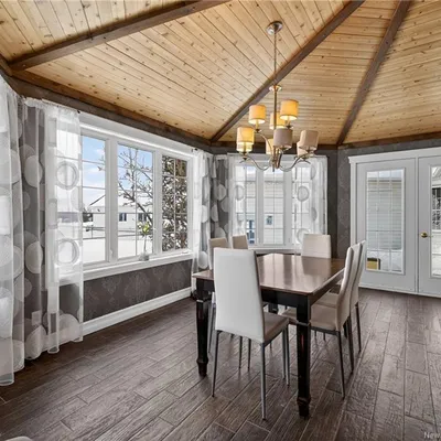 Country home near Tracadie with two double garages