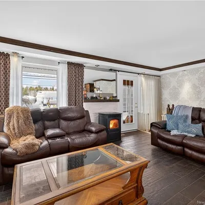 Country home near Tracadie with two double garages