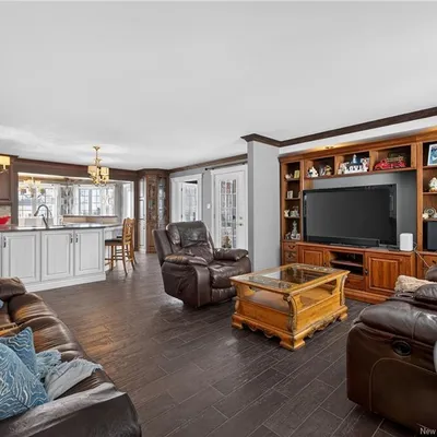 Country home near Tracadie with two double garages