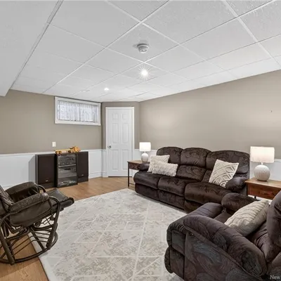 Country home near Tracadie with two double garages
