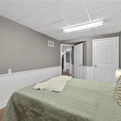 Country home near Tracadie with two double garages