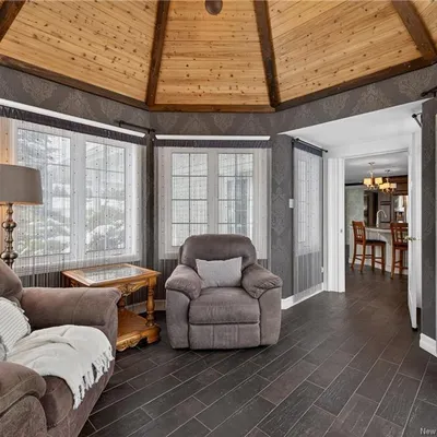 Country home near Tracadie with two double garages