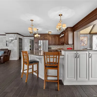 Country home near Tracadie with two double garages