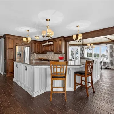 Country home near Tracadie with two double garages
