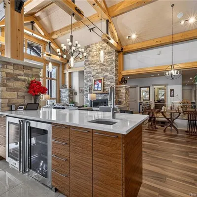 Timber-frame estate on 20 acres in Saint-Sauveur