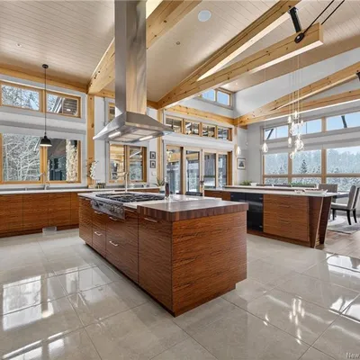 Timber-frame estate on 20 acres in Saint-Sauveur