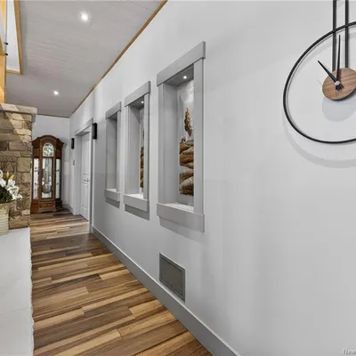 Timber-frame estate on 20 acres in Saint-Sauveur