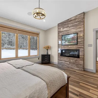 Timber-frame estate on 20 acres in Saint-Sauveur