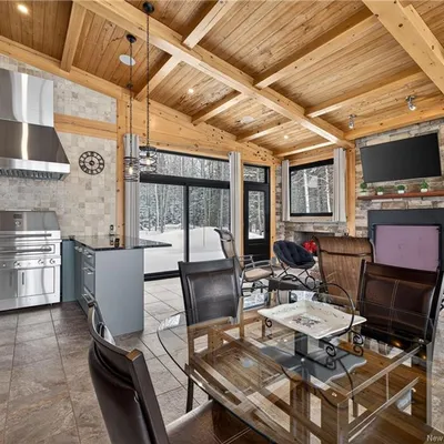 Timber-frame estate on 20 acres in Saint-Sauveur