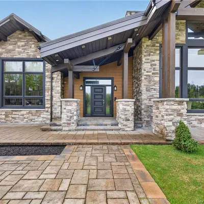 Timber-frame estate on 20 acres in Saint-Sauveur
