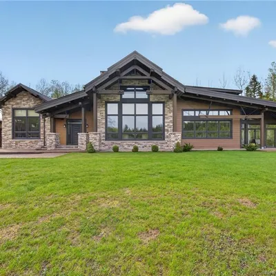 Timber-frame estate on 20 acres in Saint-Sauveur