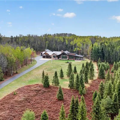 Timber-frame estate on 20 acres in Saint-Sauveur