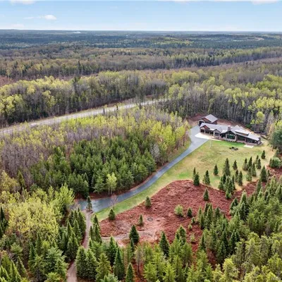 Timber-frame estate on 20 acres in Saint-Sauveur