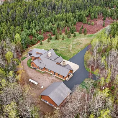 Timber-frame estate on 20 acres in Saint-Sauveur