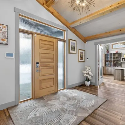 Timber-frame estate on 20 acres in Saint-Sauveur