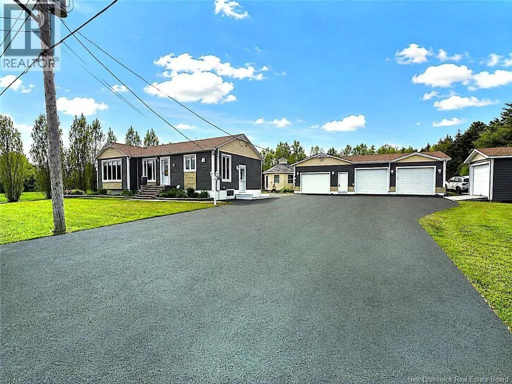 Spacious home minutes from Tracadie