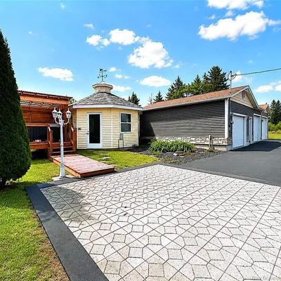 Spacious home minutes from Tracadie