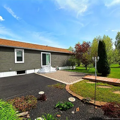 Spacious home minutes from Tracadie