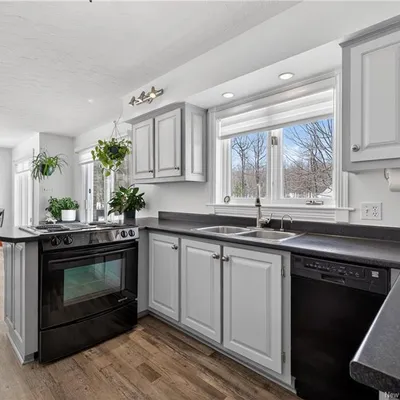 Equestrian property on 4 acres in Saint-Isidore