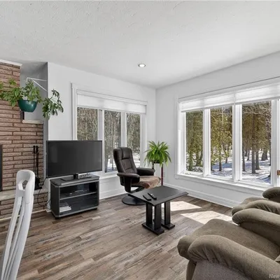 Equestrian property on 4 acres in Saint-Isidore
