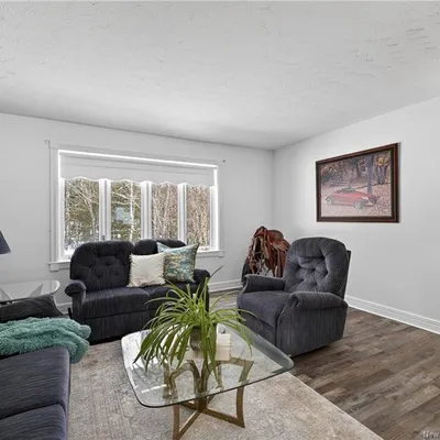 Equestrian property on 4 acres in Saint-Isidore