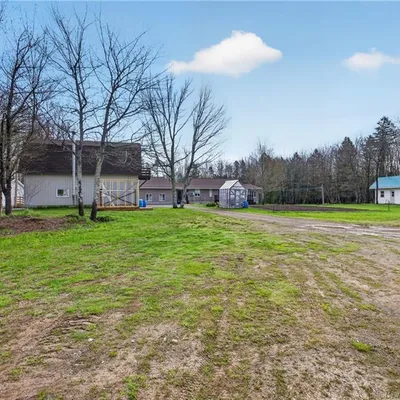 Equestrian property on 4 acres in Saint-Isidore
