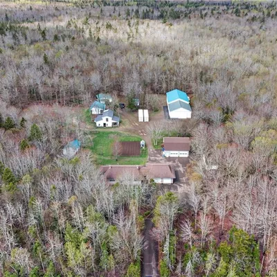 Equestrian property on 4 acres in Saint-Isidore
