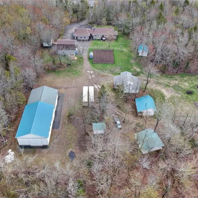 Equestrian property on 4 acres in Saint-Isidore