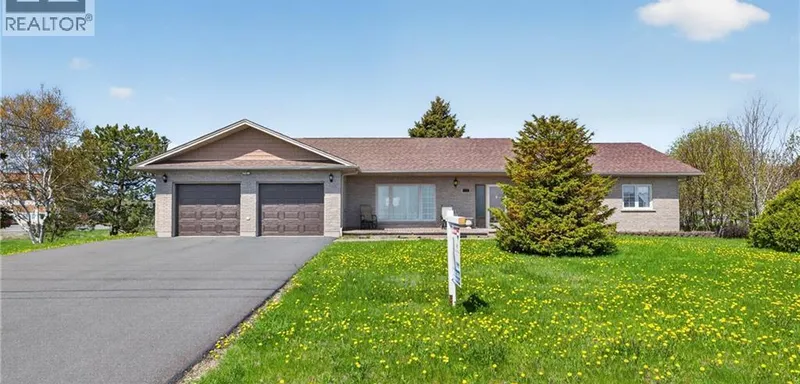 Brick bungalow with river views in Tracadie
