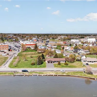 Brick bungalow with river views in Tracadie