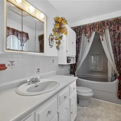 Brick bungalow with river views in Tracadie