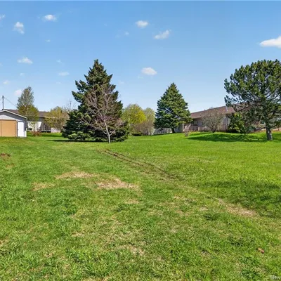 Brick bungalow with river views in Tracadie