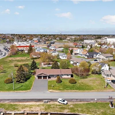 Brick bungalow with river views in Tracadie