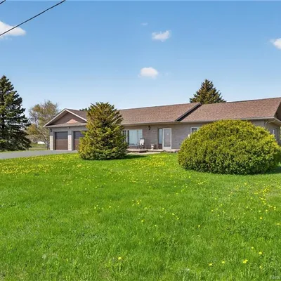 Brick bungalow with river views in Tracadie