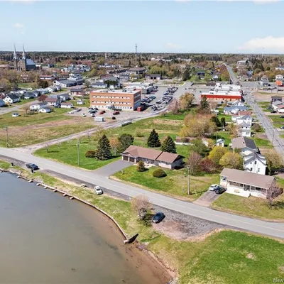 Brick bungalow with river views in Tracadie