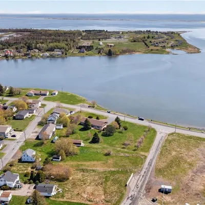 Brick bungalow with river views in Tracadie
