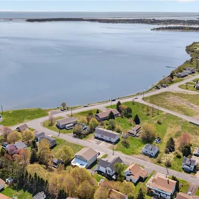 Brick bungalow with river views in Tracadie