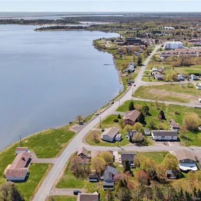 Brick bungalow with river views in Tracadie