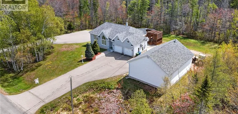 Versatile home on 4.4 acres in Haut-Shippagan