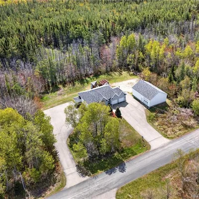 Versatile home on 4.4 acres in Haut-Shippagan