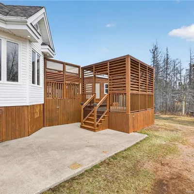 Versatile home on 4.4 acres in Haut-Shippagan