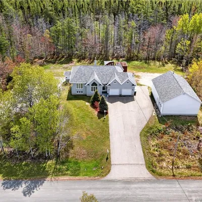 Versatile home on 4.4 acres in Haut-Shippagan