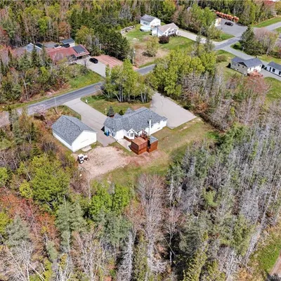 Versatile home on 4.4 acres in Haut-Shippagan