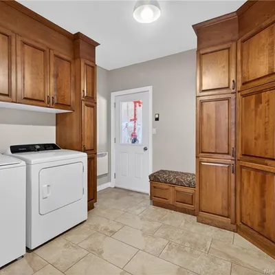 Versatile home on 4.4 acres in Haut-Shippagan